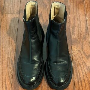 Tod's smooth Black Leather Chelsea boots made in Italy